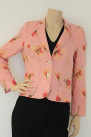 Roze gebloemd jasje