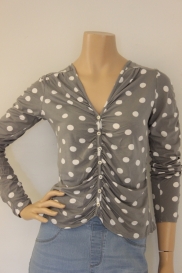 Grijs gestipte top