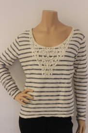 Blauw/roomwit truitje