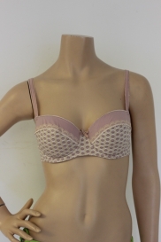 Roze gestipte BH