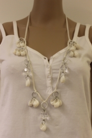 Witte kralenketting